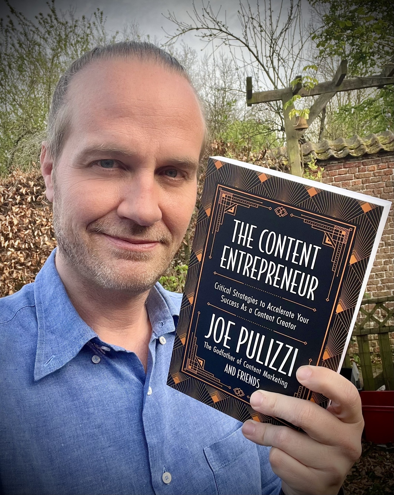 How to Use the Metaverse as a Marketing Platform: My Chapter in "The Content Entrepreneur" – by Joe Pulizzi and Friends